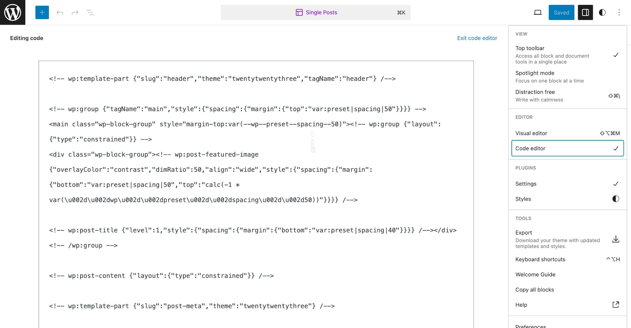模板 WordPress 站点编辑器显示单篇文章模板的代码视图,其中显示了区块标记。